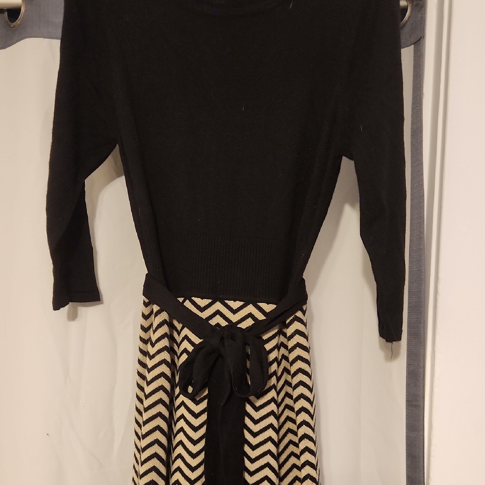 Jessica Howard Black and Cream Long Sleeve Dress